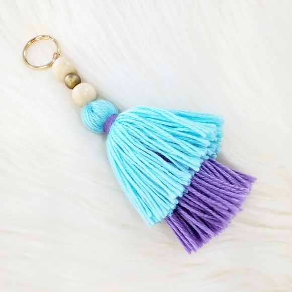 Keychain handmade with Wool and natural beads - Picture 6 of 7